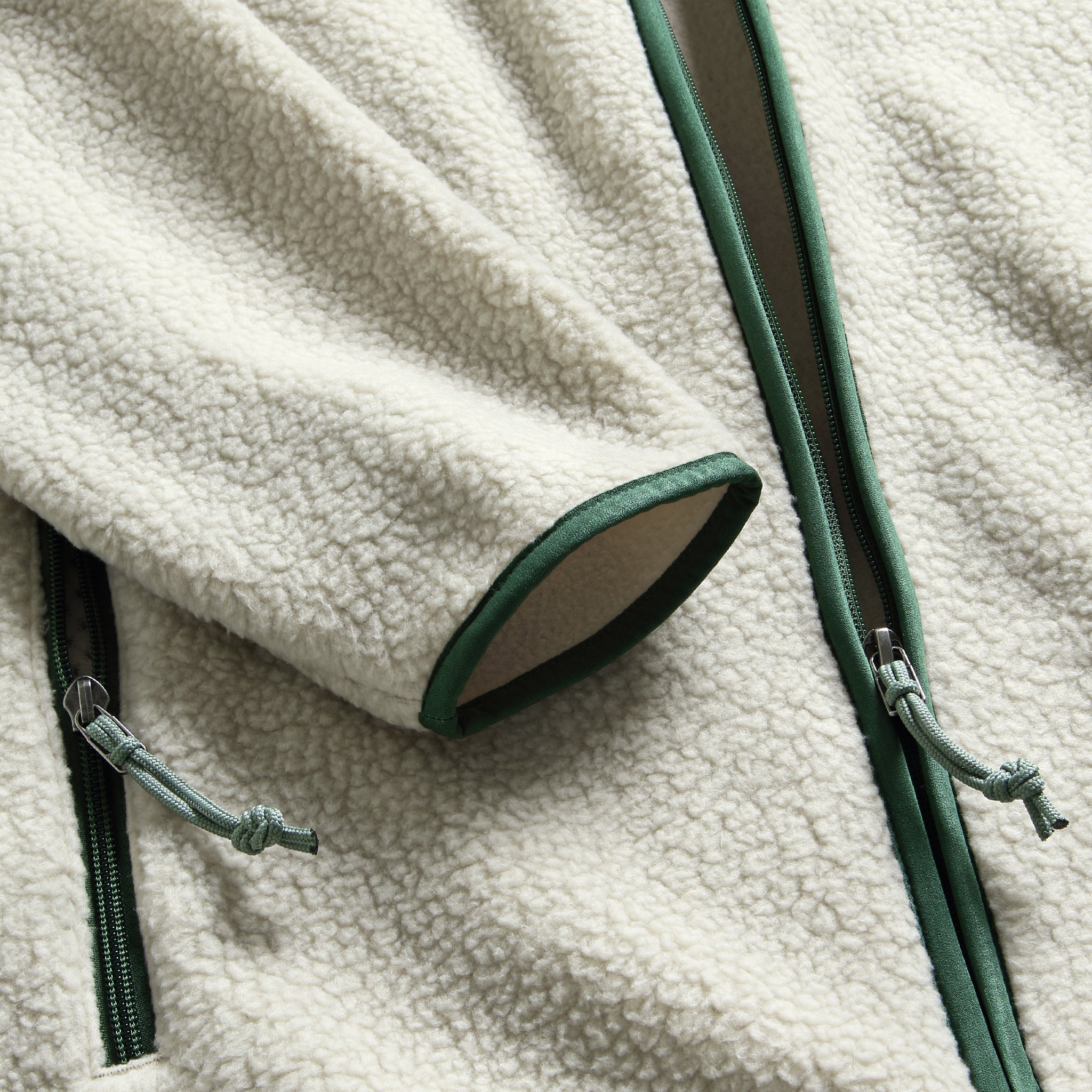 
                          Retro Pile Jacket - Pelican/Canopy Green
                        