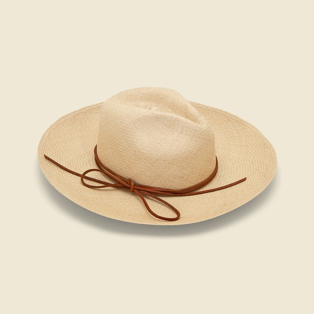 Llano Cuenca Fedora in Ala Grande Havano featuring a wide brim and classic handcrafted Ecuadorian hat design.